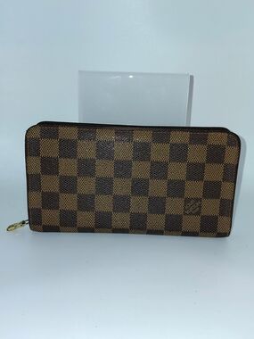Vintage Louis Vuitton Zippy Wallet In Classic Damier Ebene Canvas. GVC!